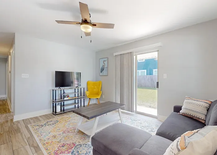 Downtown Duplex W/ Fire Pit: 1 Mi To Waterfront * Pensacola
