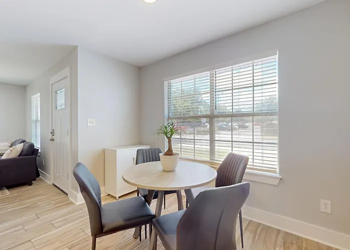 Downtown Duplex W/ Fire Pit: 1 Mi To Waterfront Pensacola