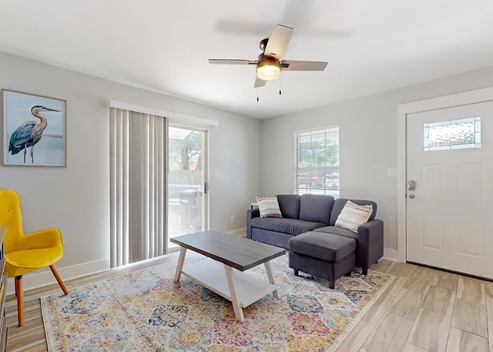 Downtown Duplex W/ Fire Pit: 1 Mi To Waterfront Holiday home