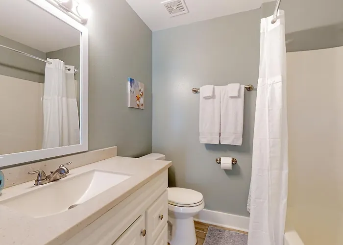 Downtown Duplex W/ Fire Pit: 1 Mi To Waterfront Holiday home *