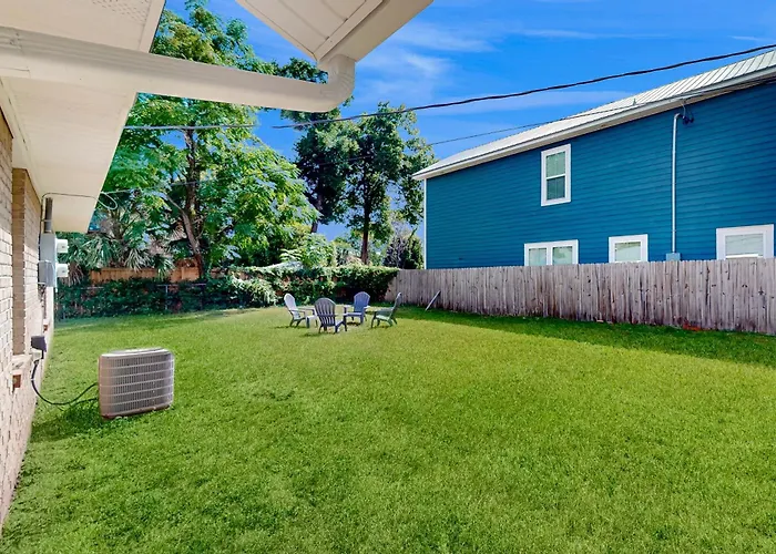 Downtown Duplex W/ Fire Pit: 1 Mi To Waterfront *