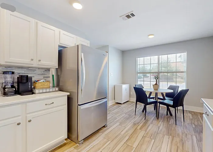 Downtown Duplex W/ Fire Pit: 1 Mi To Waterfront Holiday home