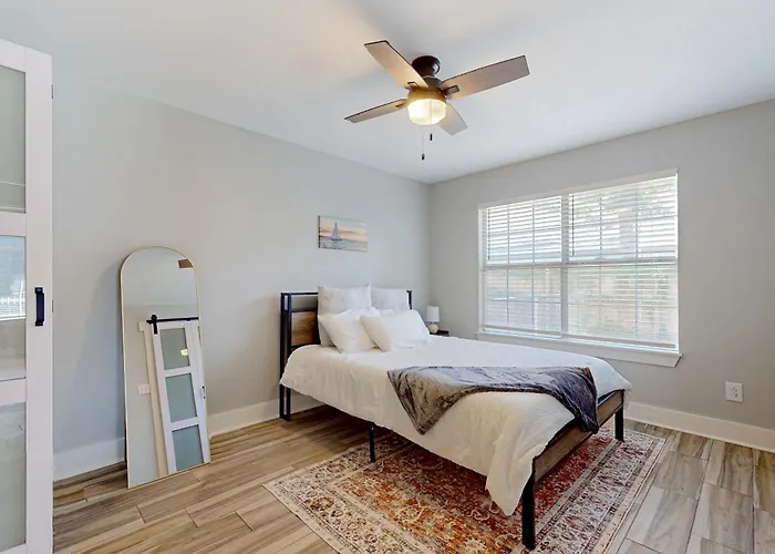 Downtown Duplex W/ Fire Pit: 1 Mi To Waterfront Pensacola