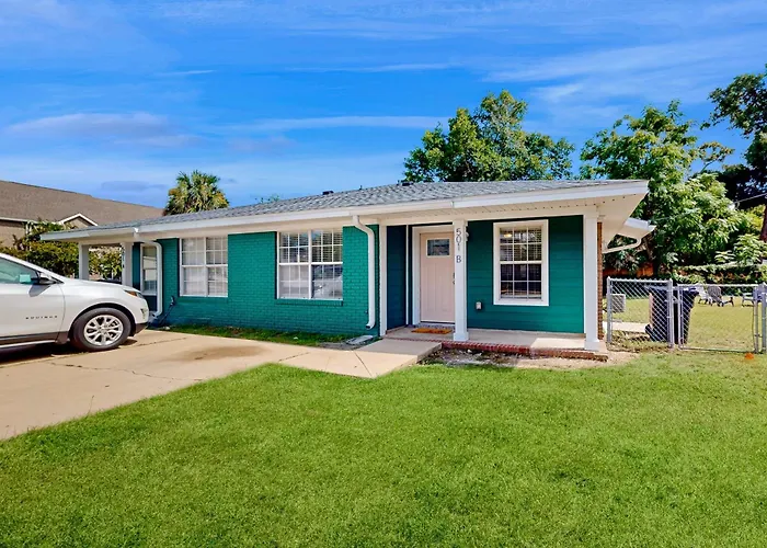 Downtown Duplex W/ Fire Pit: 1 Mi To Waterfront * Pensacola